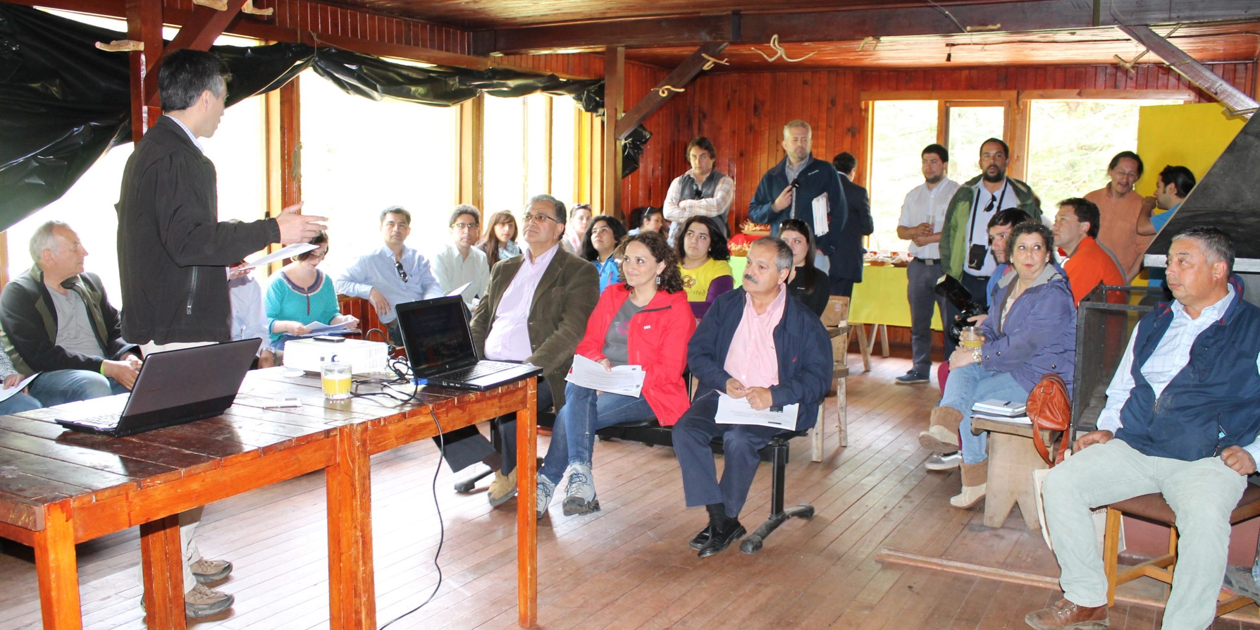 Mesa técnica del Mocho Choshuenco se reúne en terreno para conocer avances y concretar compromisos