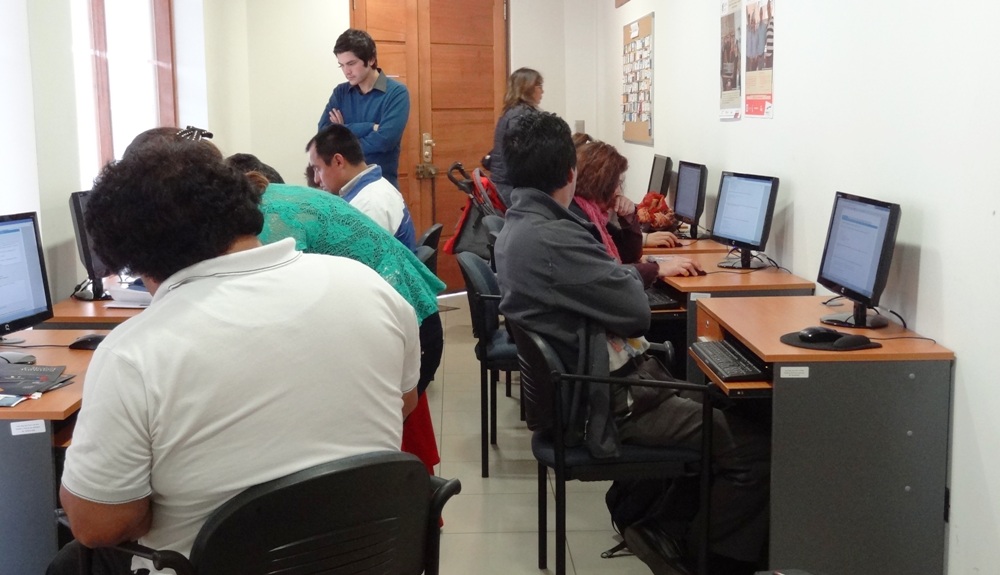 EMPRENDEDORES RECIBEN AYUDA PARA POSTULAR A CAPITAL SEMILLA 2014