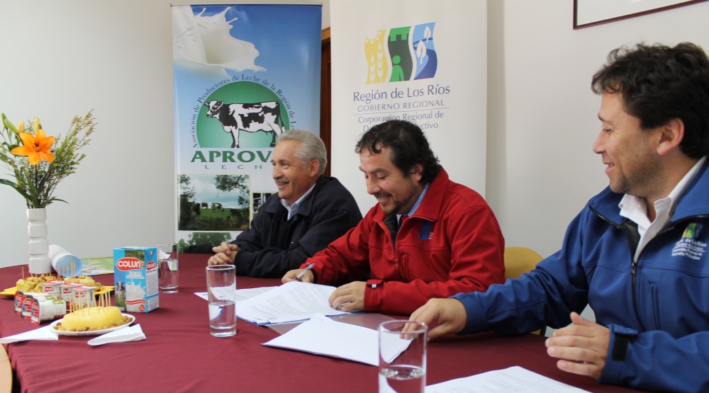 Firman convenio de cofinanciamiento para la realización de Expoláctea Austral 2014