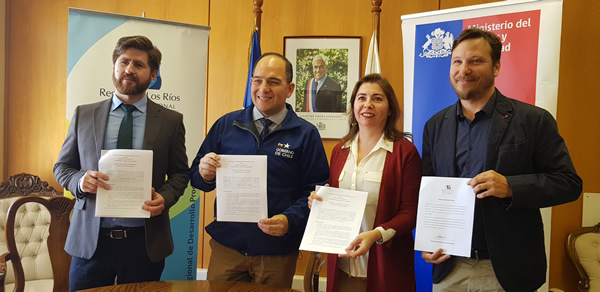 Firman convenio de financiamiento para seminario sobre humedales