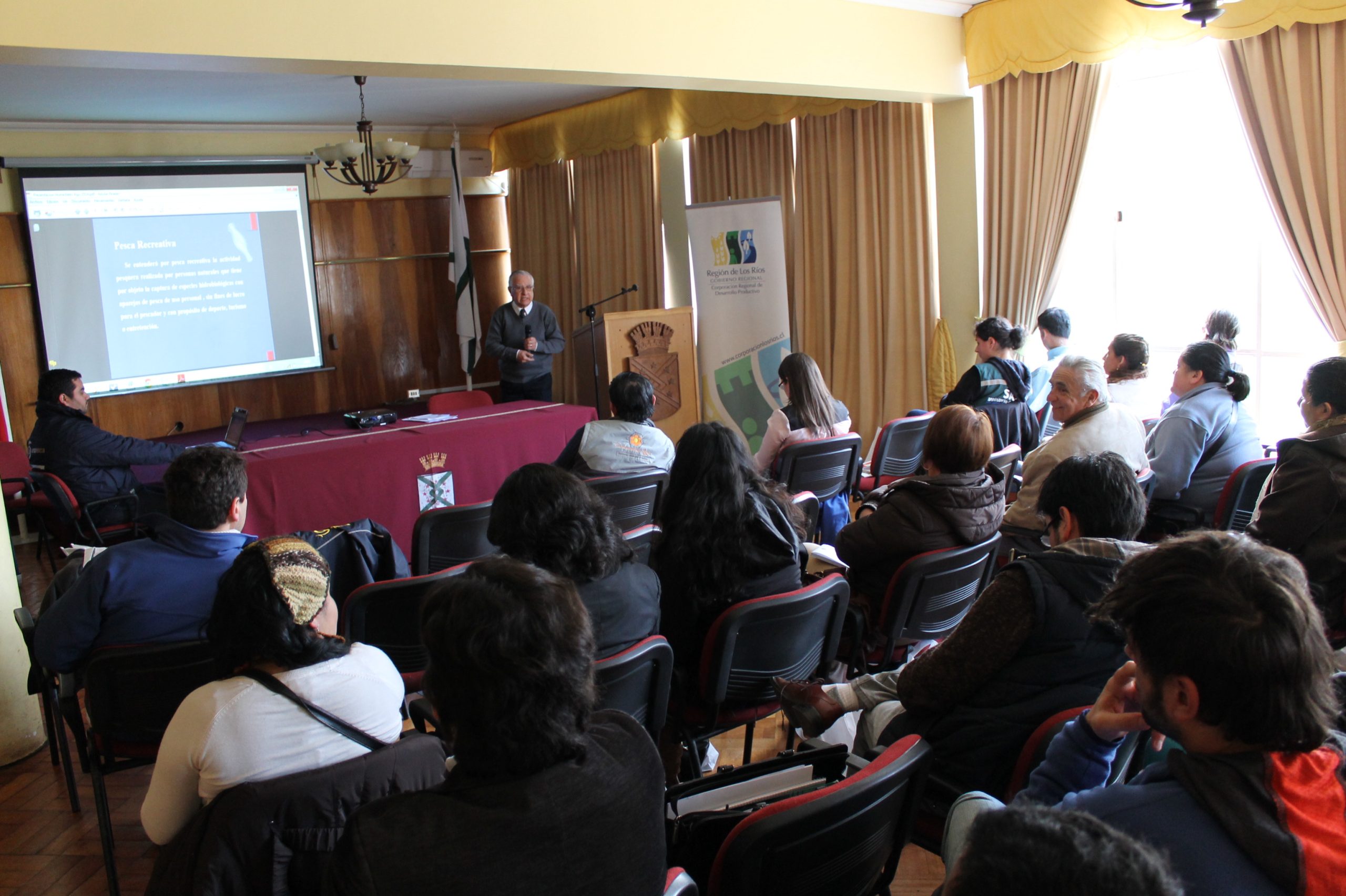 Dictan charla a emprendedores en torno a usos y protección del Humedal de Trumao