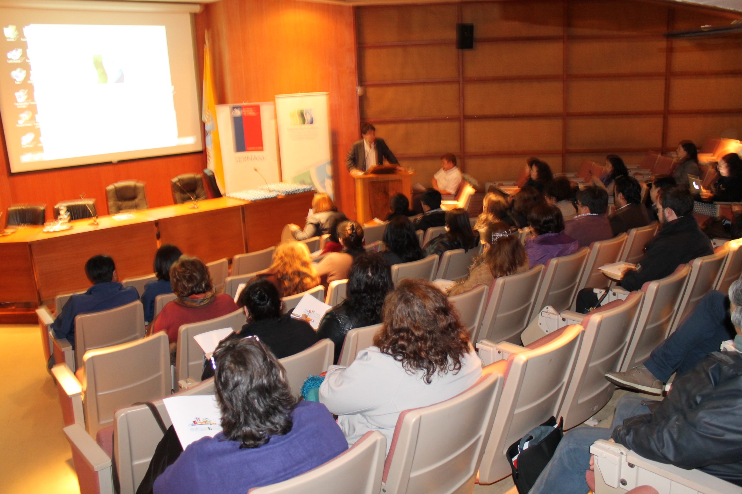 Más de 100 emprendedores participaron en seminario para fortalecer empresas en Los Ríos