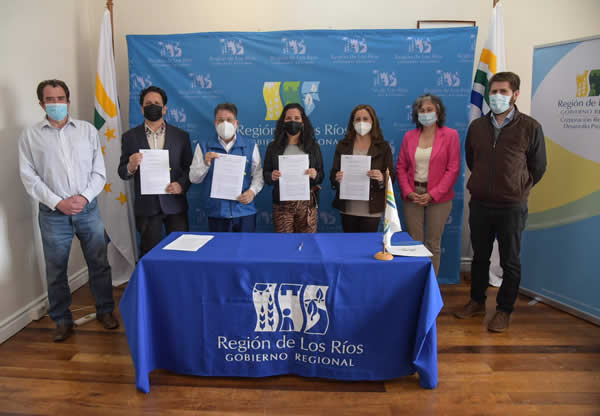 GORE de Los Ríos entrega recursos por más de $20 millones para iniciativas culturales y de educación