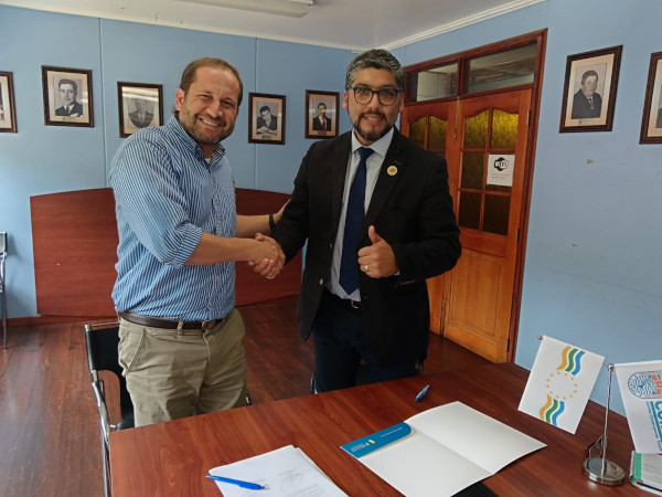 Municipalidad de Corral y CRDP firman convenio para fortalecer la economía y el sector productivo de la región