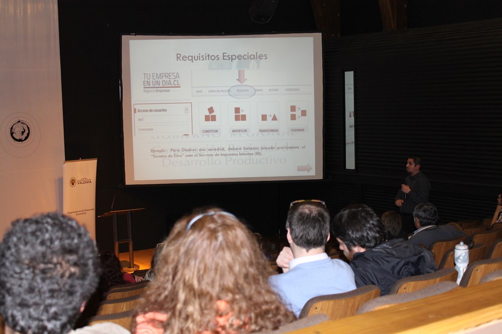 Emprendedores participan de charla sobre creación de empresa e instrumentos de fomento