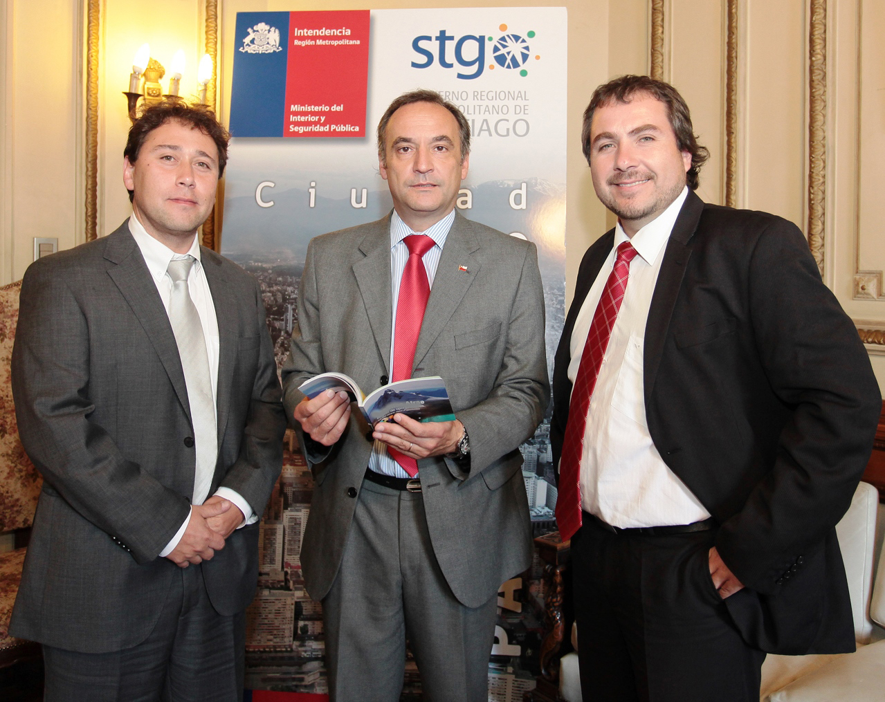 Intendente y gerente general de la Corporación Regional presentaron institucionalidad al gobierno Metropolitano