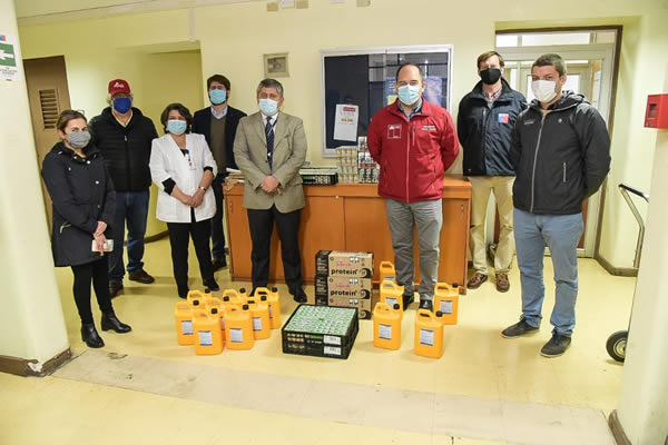 Donan 100 litros de alcohol gel y más de 9 mil colaciones para el sistema de salud de Los Ríos