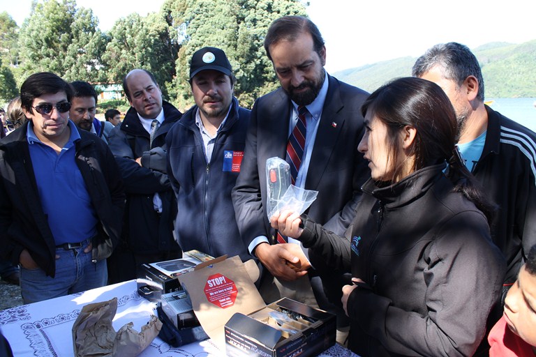 Entregan equipos de navegación y comunicación a pescadores artesanales