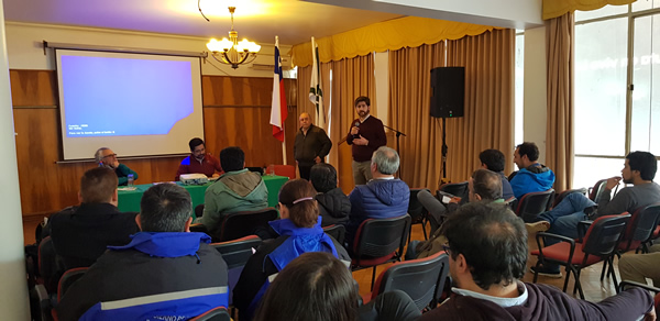 Emprendedores del Ranco participan en charla sobre avistamiento de aves para incluirla en su oferta turística