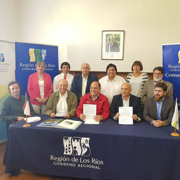 Firman convenio de transferencia de recursos para la construcción del Teatro de Las Artes de Panguipulli