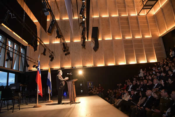 La cultura está de fiesta: Teatro de las Artes de Panguipulli inaugura moderna construcción a orillas del lago
