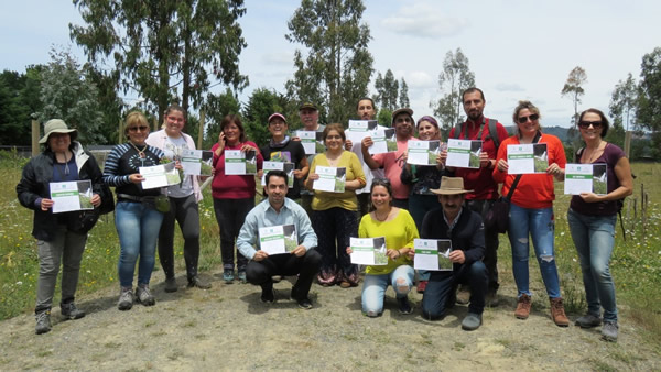 Comunidades aledañas al humedal de Trumao participan en curso introductorio sobre avistamiento de aves