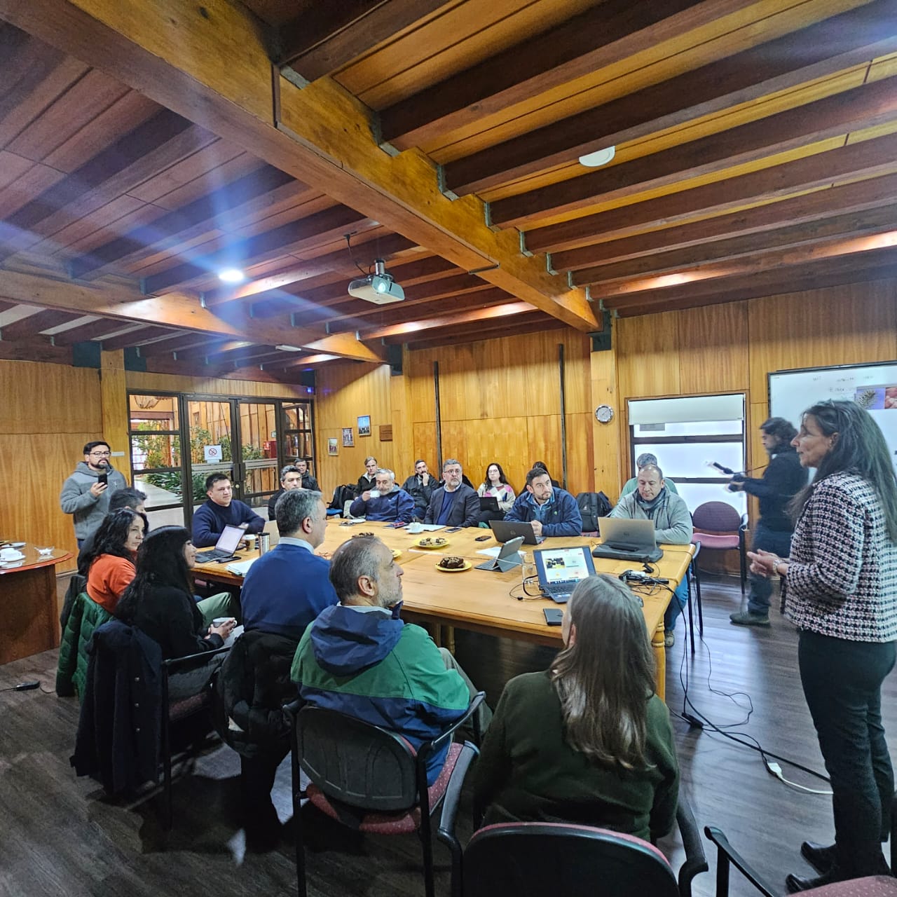 Mesa Forestal de Los Ríos avanza en colaboración multisectorial para un desarrollo sostenible